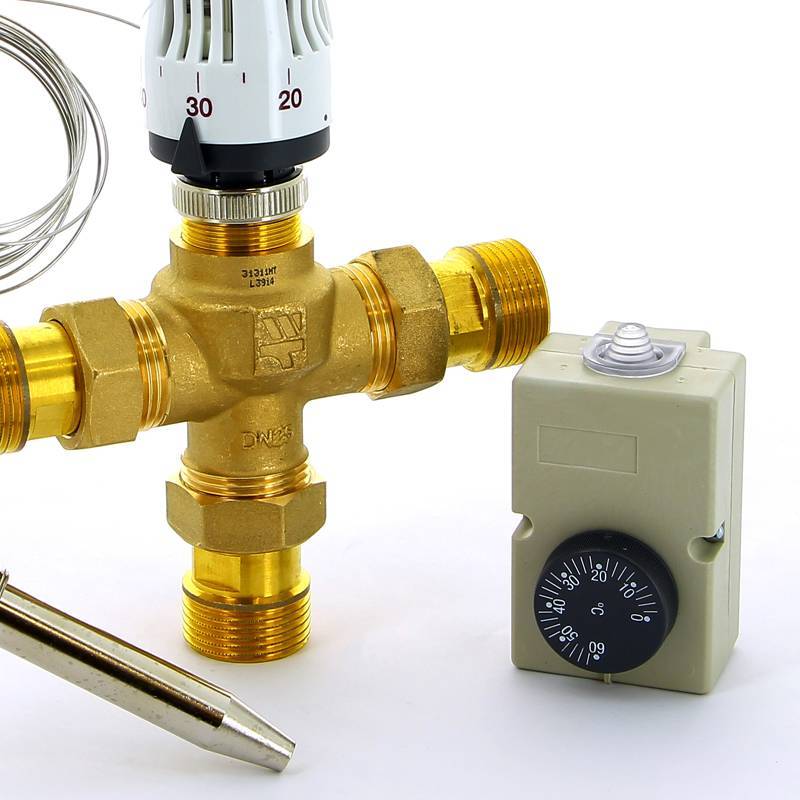 Клапан зональный трехходовой Emmeti с термоголовкой и погружным датчиком 1 Н 28130058