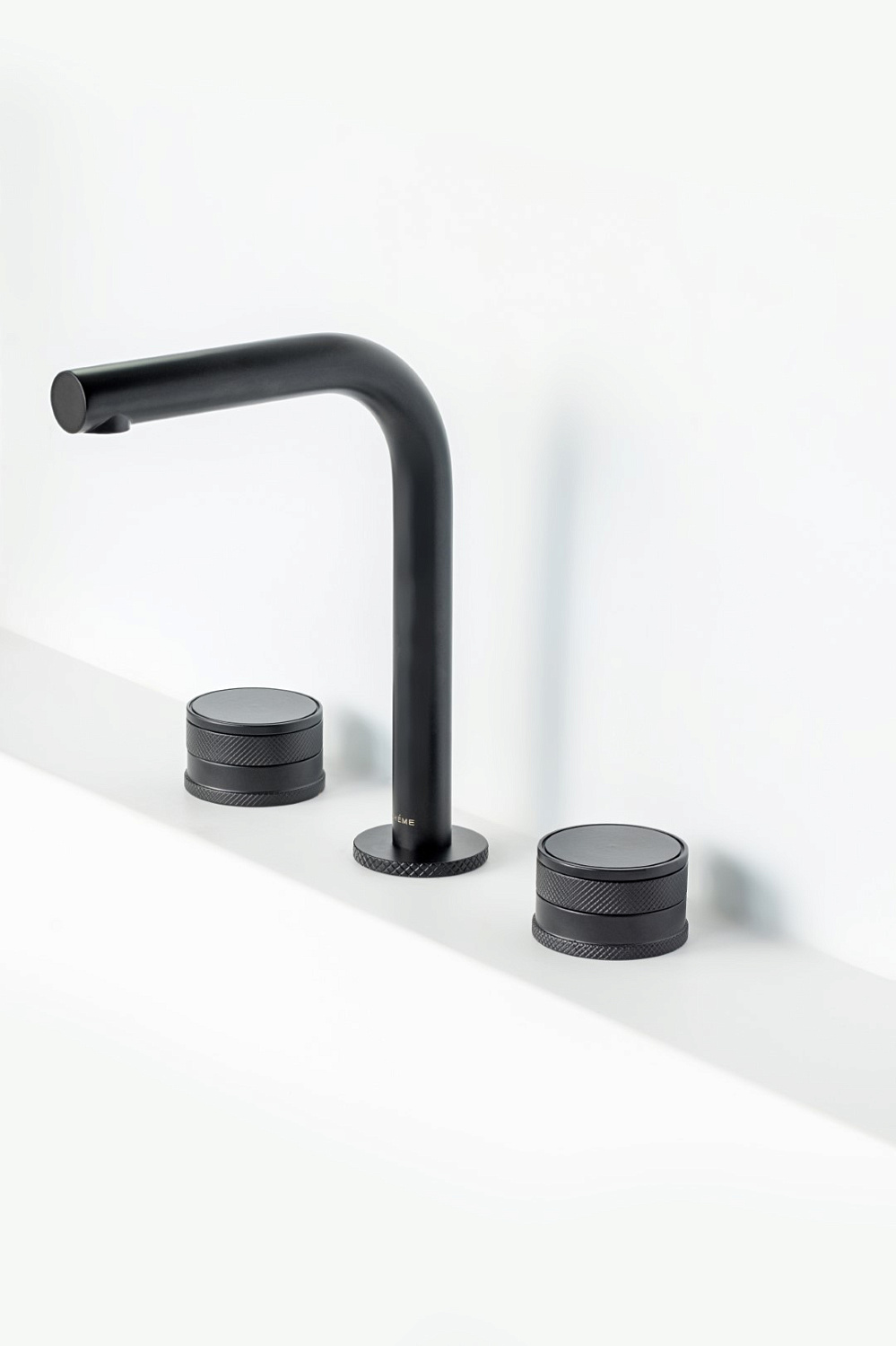 Смеситель для раковины Boheme Prestige на 3 отверстия черный 152-B-PR