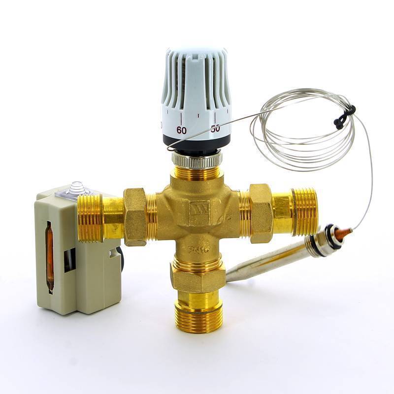 Клапан зональный трехходовой Emmeti с термоголовкой и погружным датчиком 1 Н 28130058