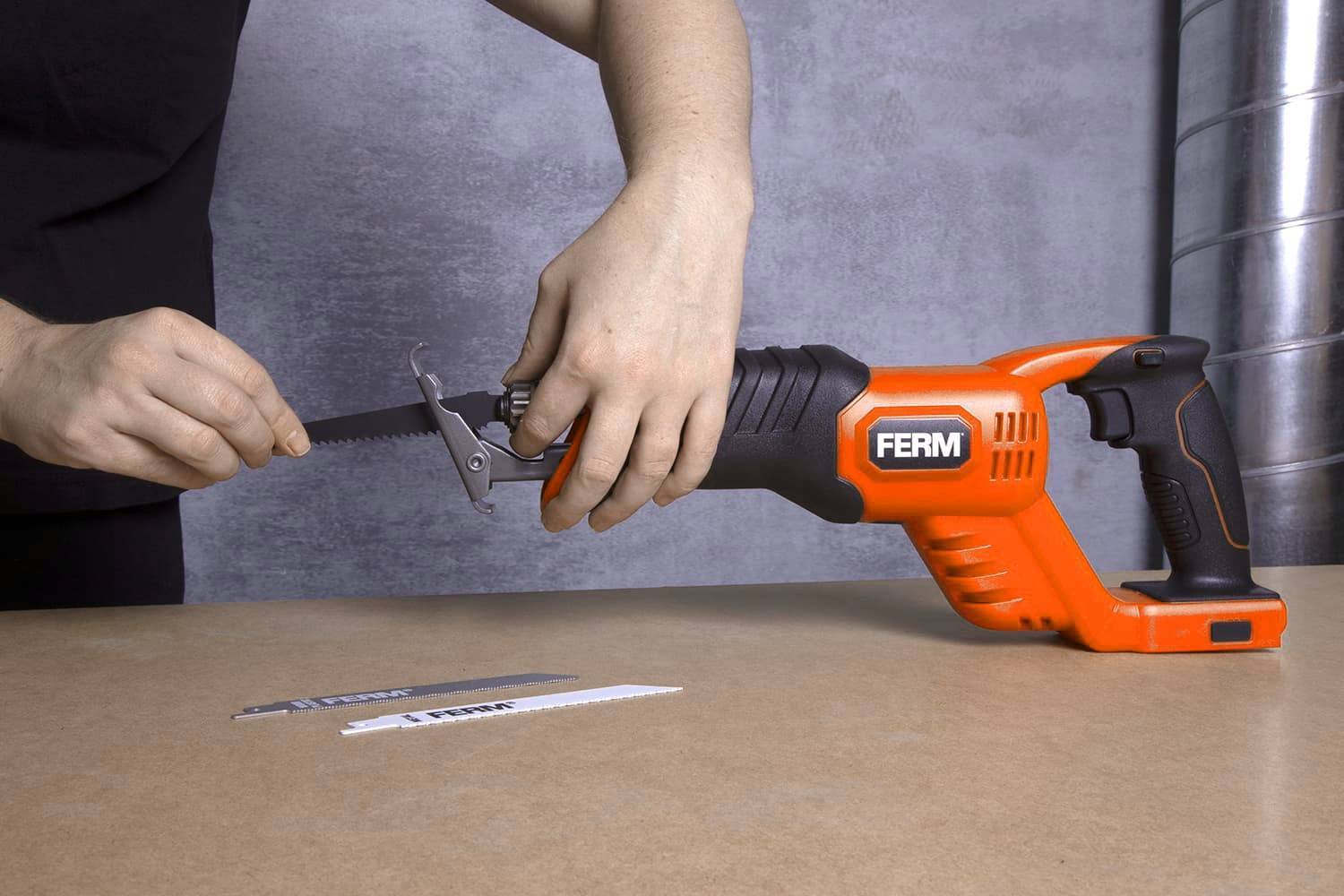 Пила сабельная FERM RSM