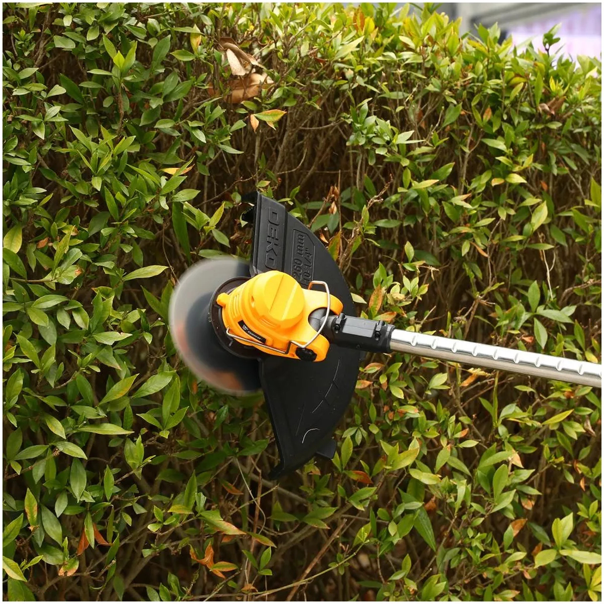 Триммер аккумуляторный Deko DKTR12V 12 В 2x2.0 Ач 18152