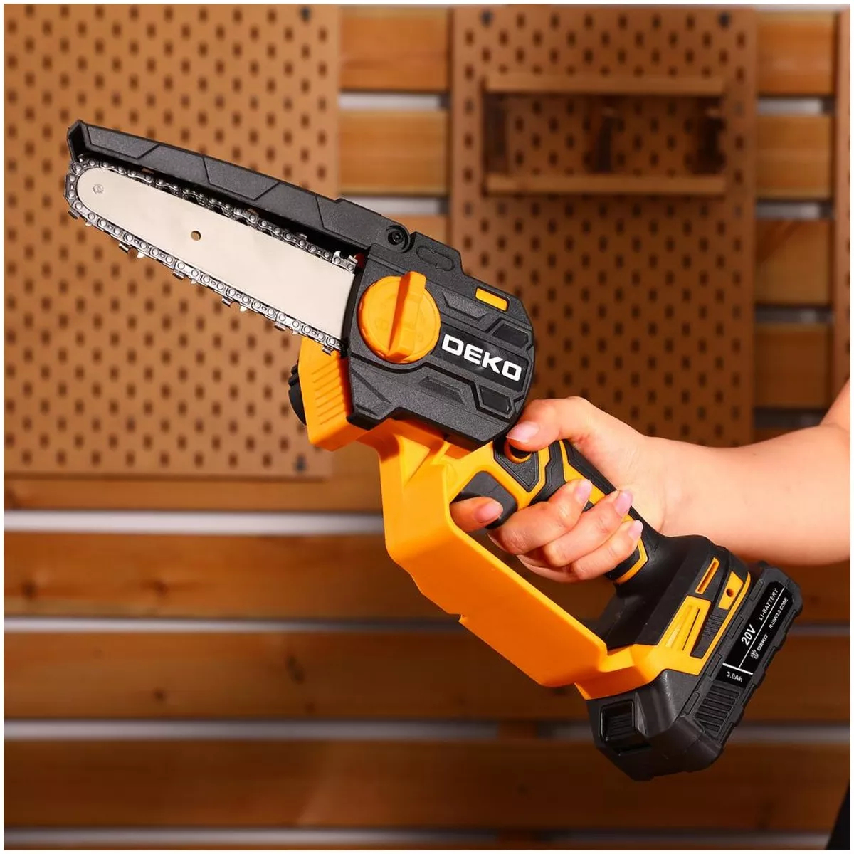 Аккумулятор Li-ion DEKO R-UNV3.0 CORE 20 В 3.0 Ач 18200