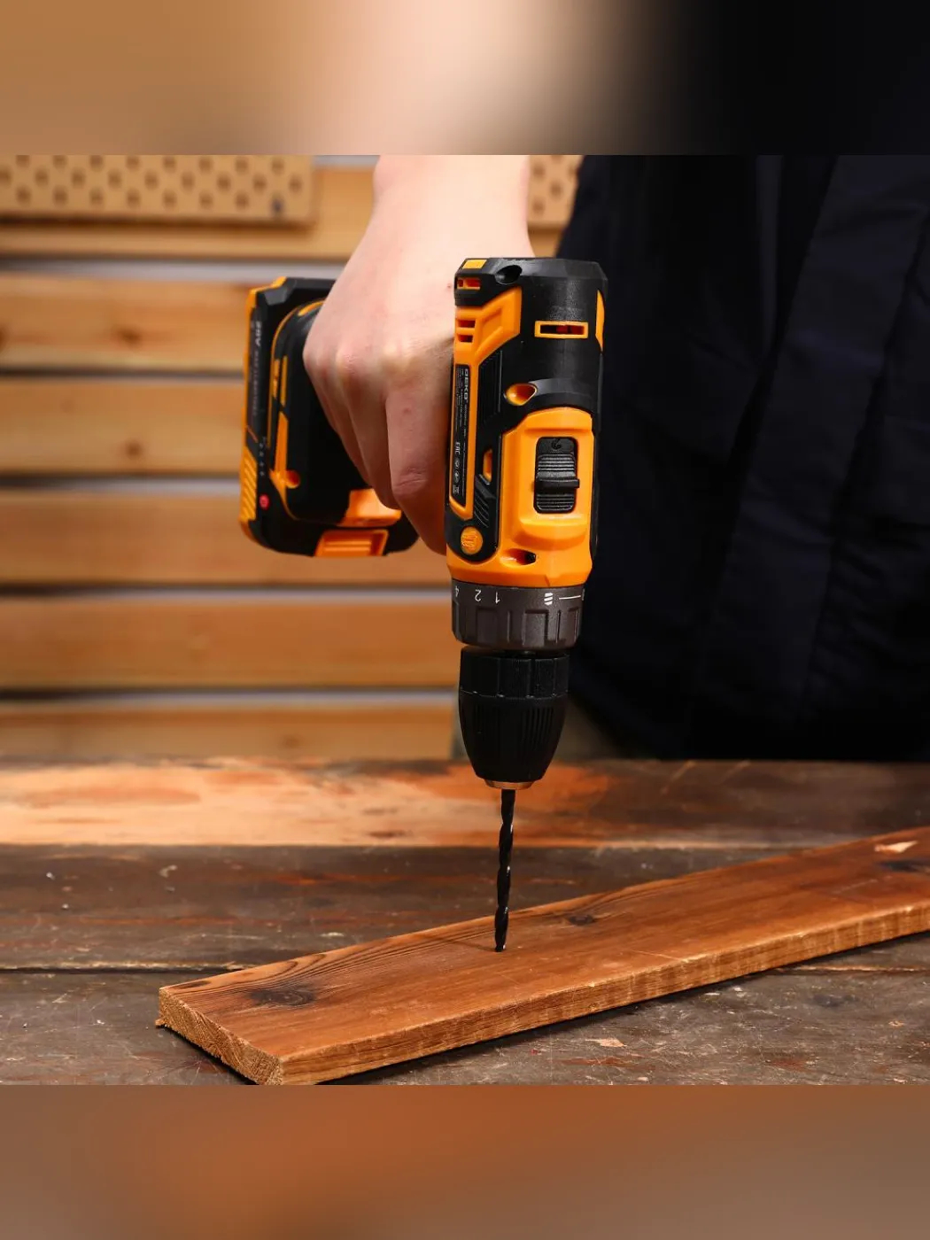 Дрель-шуруповерт аккумуляторная DEKO DKCD20-Li 20 В 2x2.5 Ач Case 085-1123