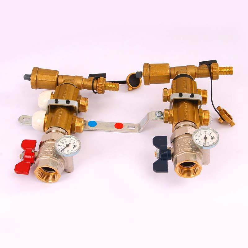 Коллекторная группа Tiemme 1x3/4 EK 2 выхода с кронштейнами и вентилями 3870046