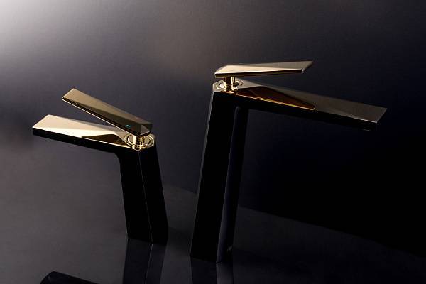 Смеситель для ванны Boheme Venturo с душевым гарнитуром черный глянцевый/золото 383-B