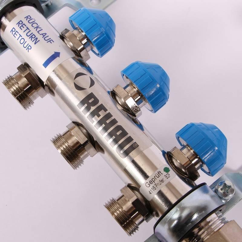 Коллекторная группа REHAU HKV-D 1 x 3/4 3 выхода 208031