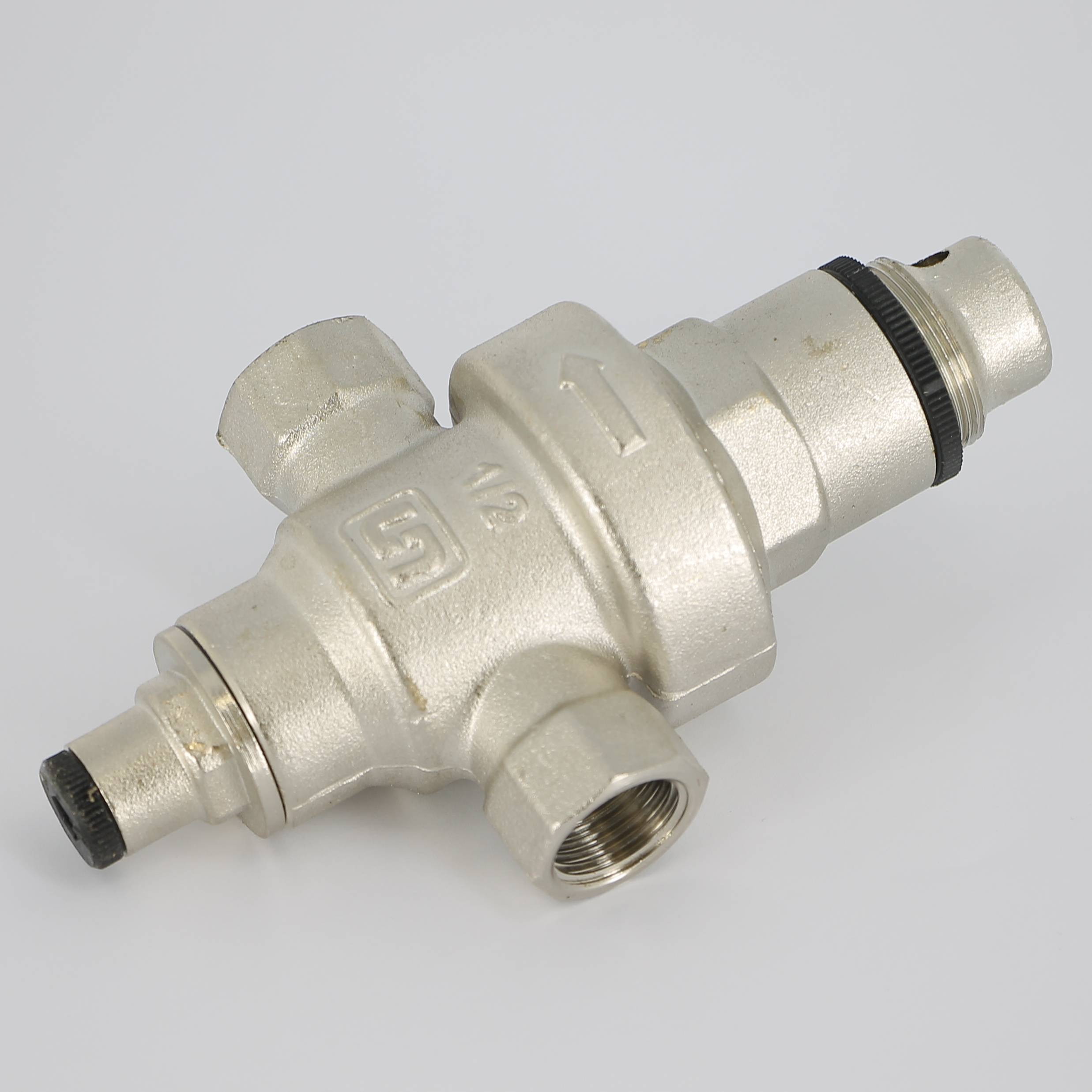 Редуктор давления UNI-FITT ВВ 1/2 1-6 бар PN25 никелированный под радиальный манометр 206N2140