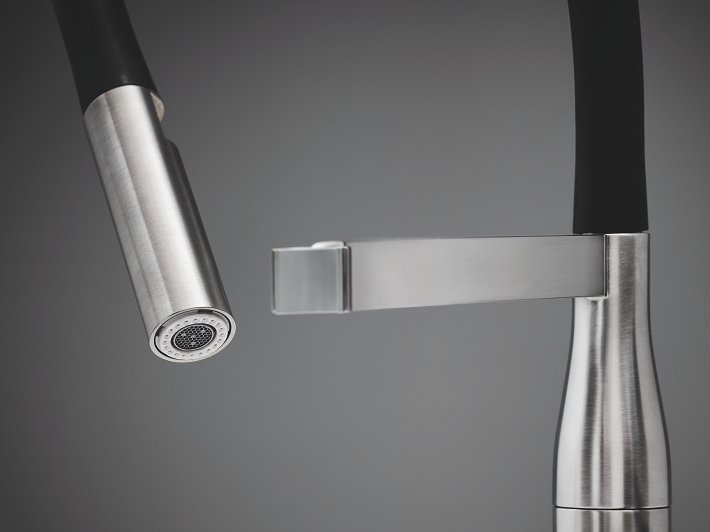 Смеситель для кухни GROHE Essence с профессиональной лейкой хром 30294000