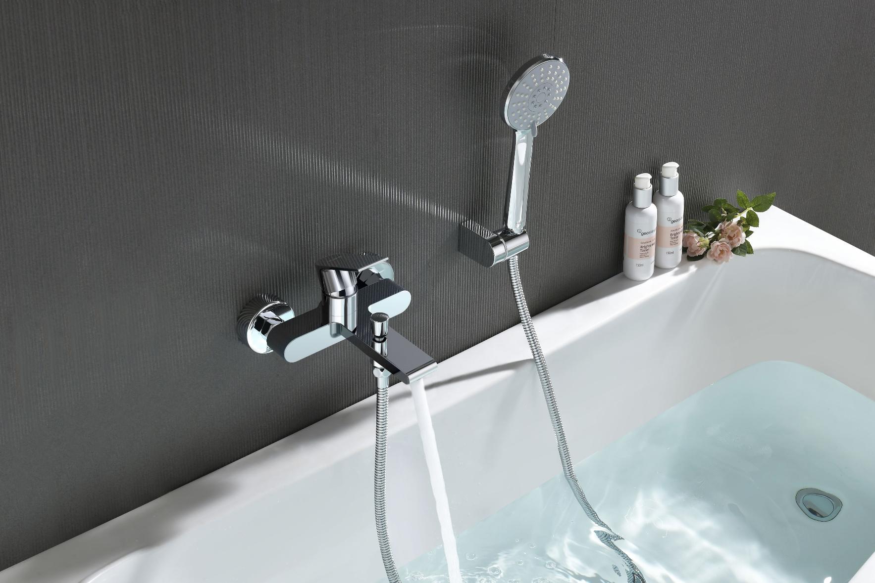 Смеситель для ванны с душевым набором Aquanet ЛИРА 3jet хром AQ1449CR