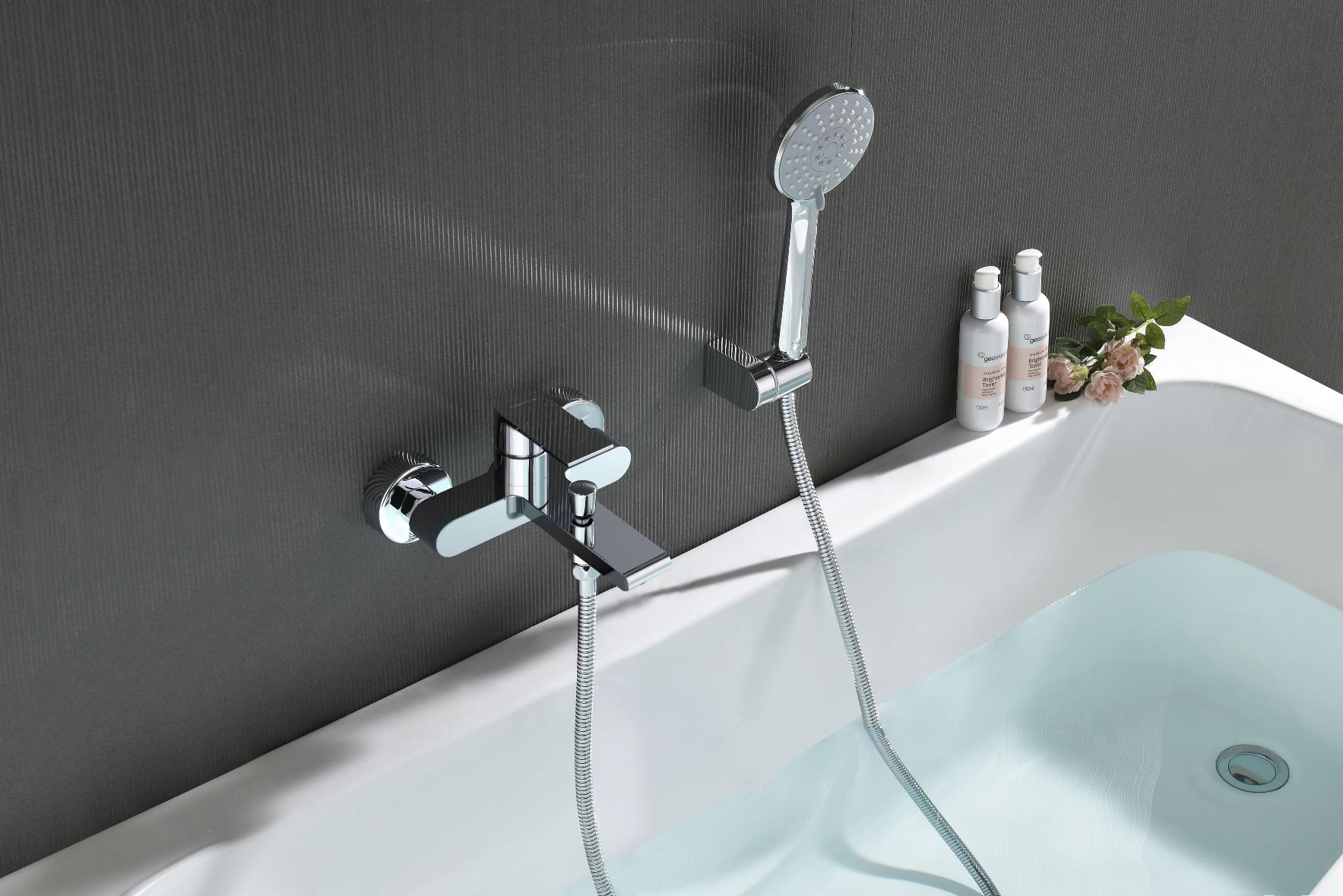 Смеситель для ванны с душевым набором Aquanet ЛИРА 3jet хром AQ1449CR