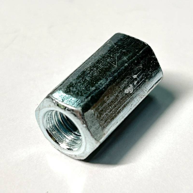 Гайка соединительная Duim M8 864C0800