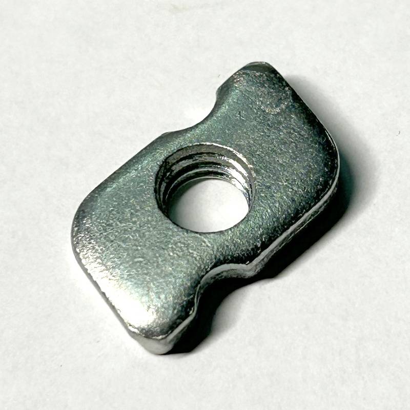 Гайка фигурная Duim M8 864F0800