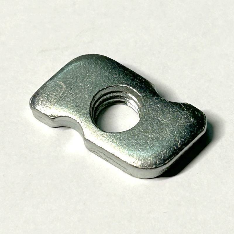 Гайка фигурная Duim M8 864F0800