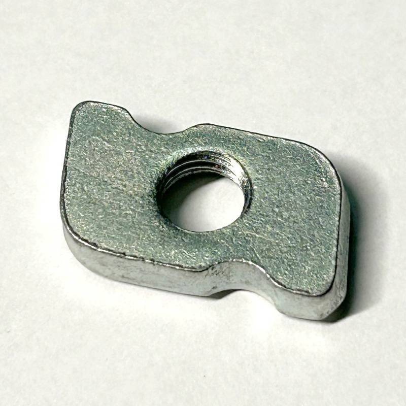 Гайка фигурная Duim M8 864F0800