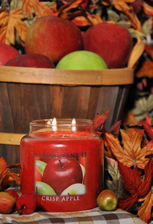 Ароматическая свеча Village Candle Спелое яблоко 389 г 10084