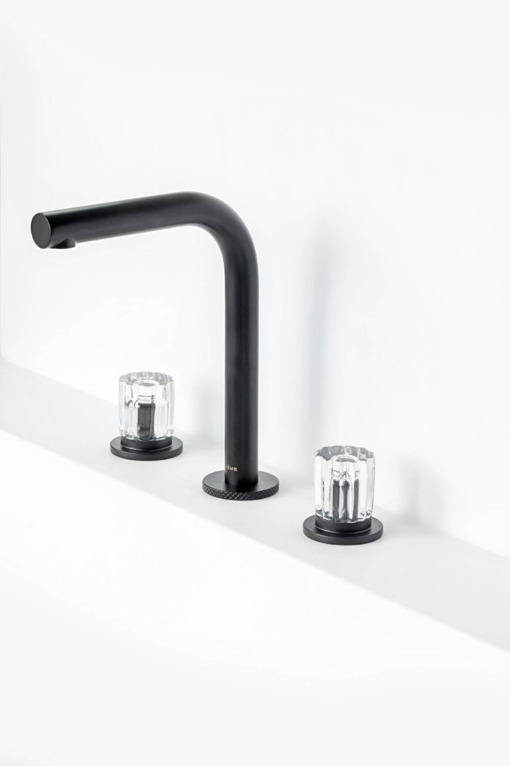 Смеситель для раковины Boheme Elegante на столешницу на 3 отверстия излив 17.9 см черный 152-B-EL