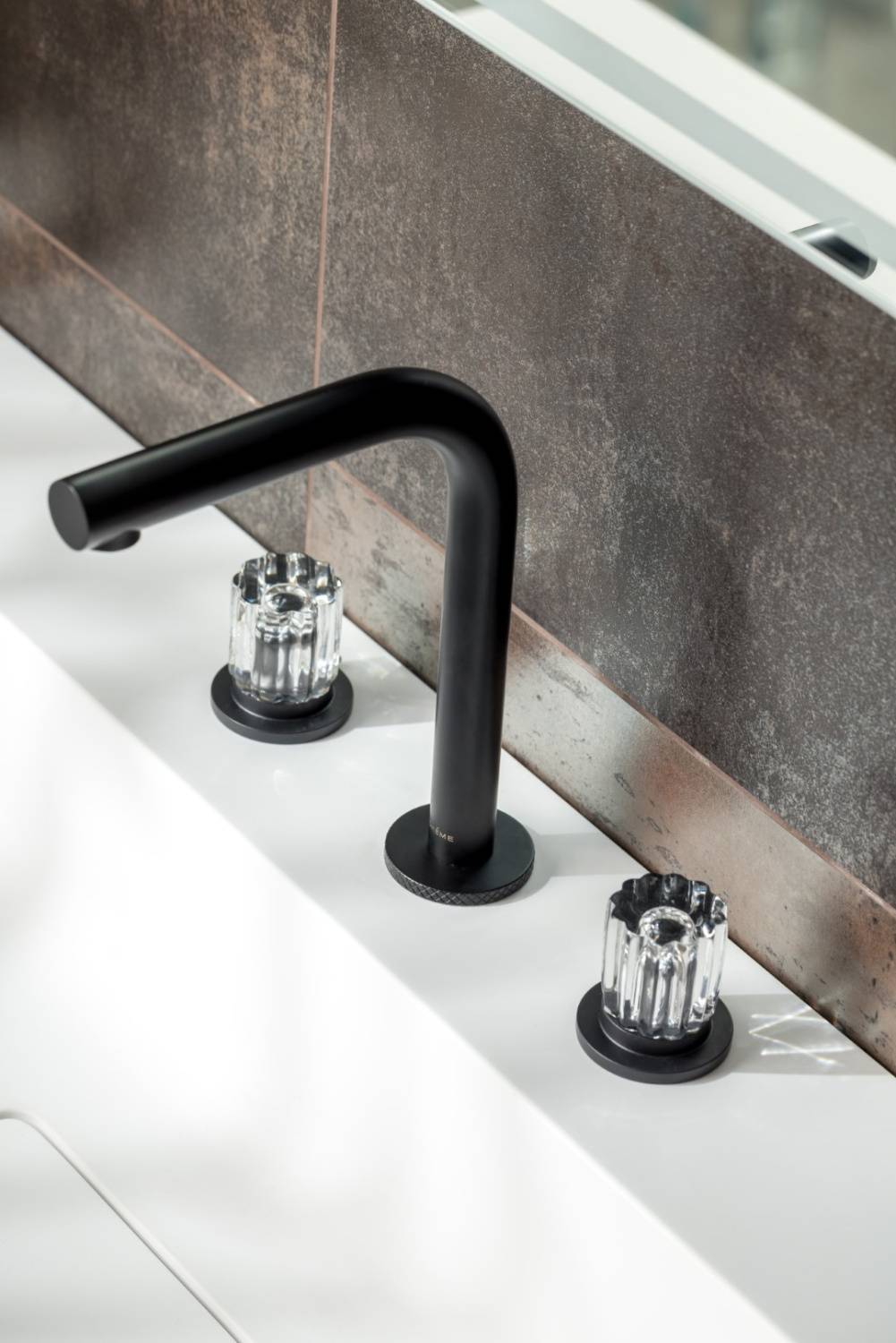 Смеситель для раковины Boheme Elegante на столешницу на 3 отверстия излив 17.9 см черный 152-B-EL