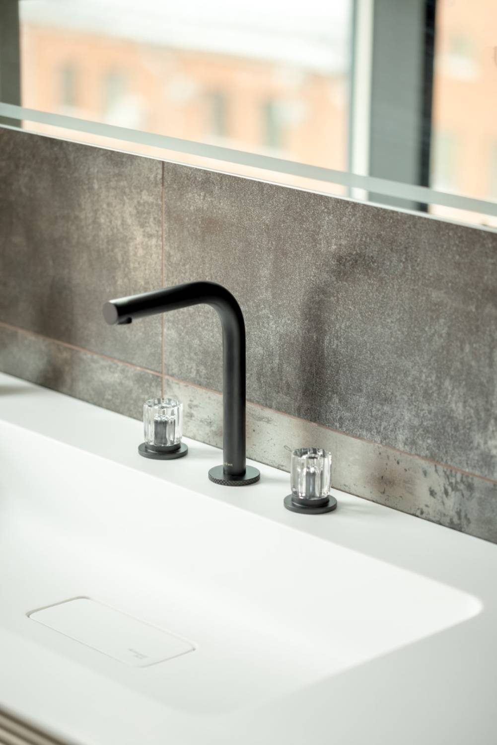 Смеситель для раковины Boheme Elegante на столешницу на 3 отверстия излив 17.9 см черный 152-B-EL