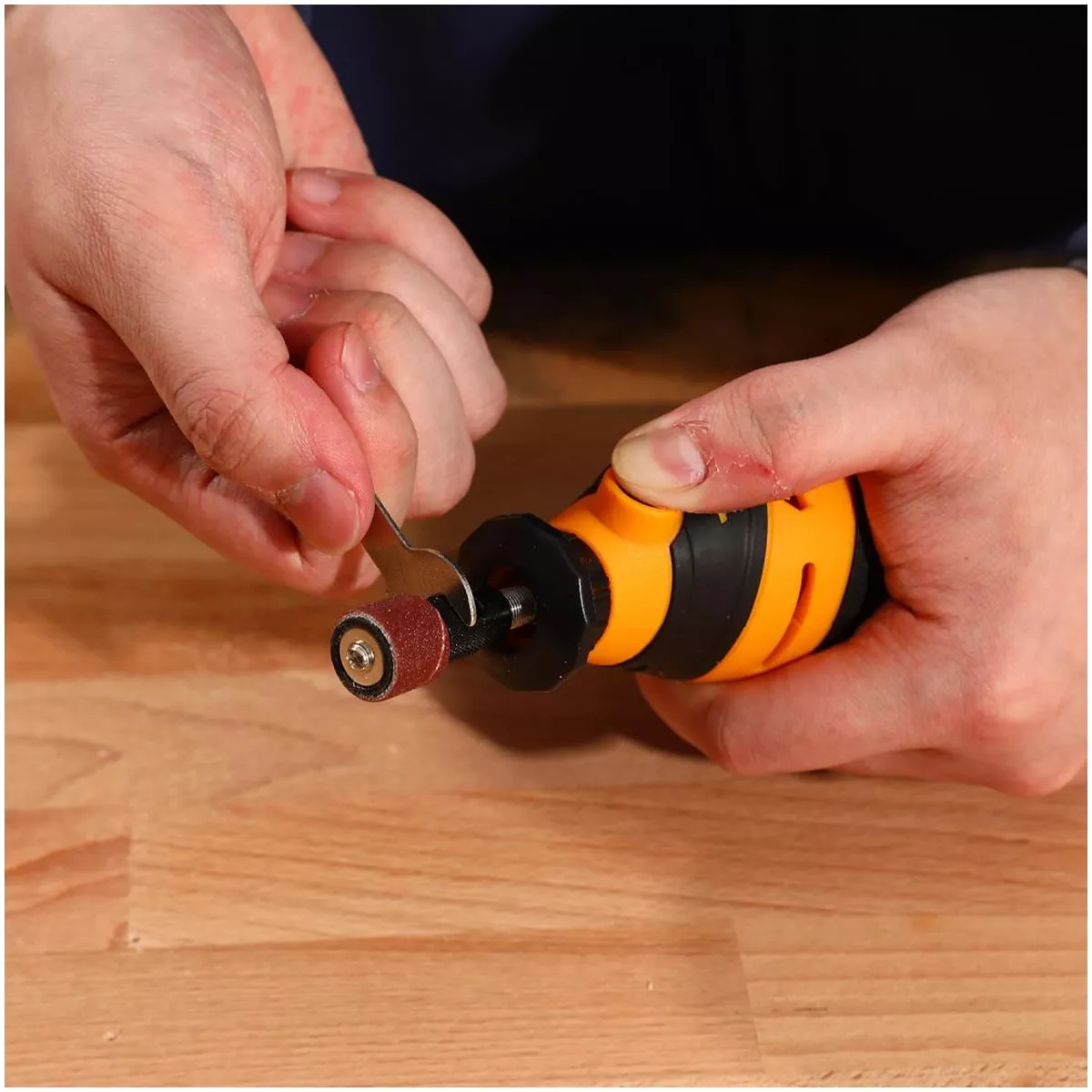 Гравер электрический DEKO DKRT200E 200 Вт кейс 43 аксессуара 063-4114