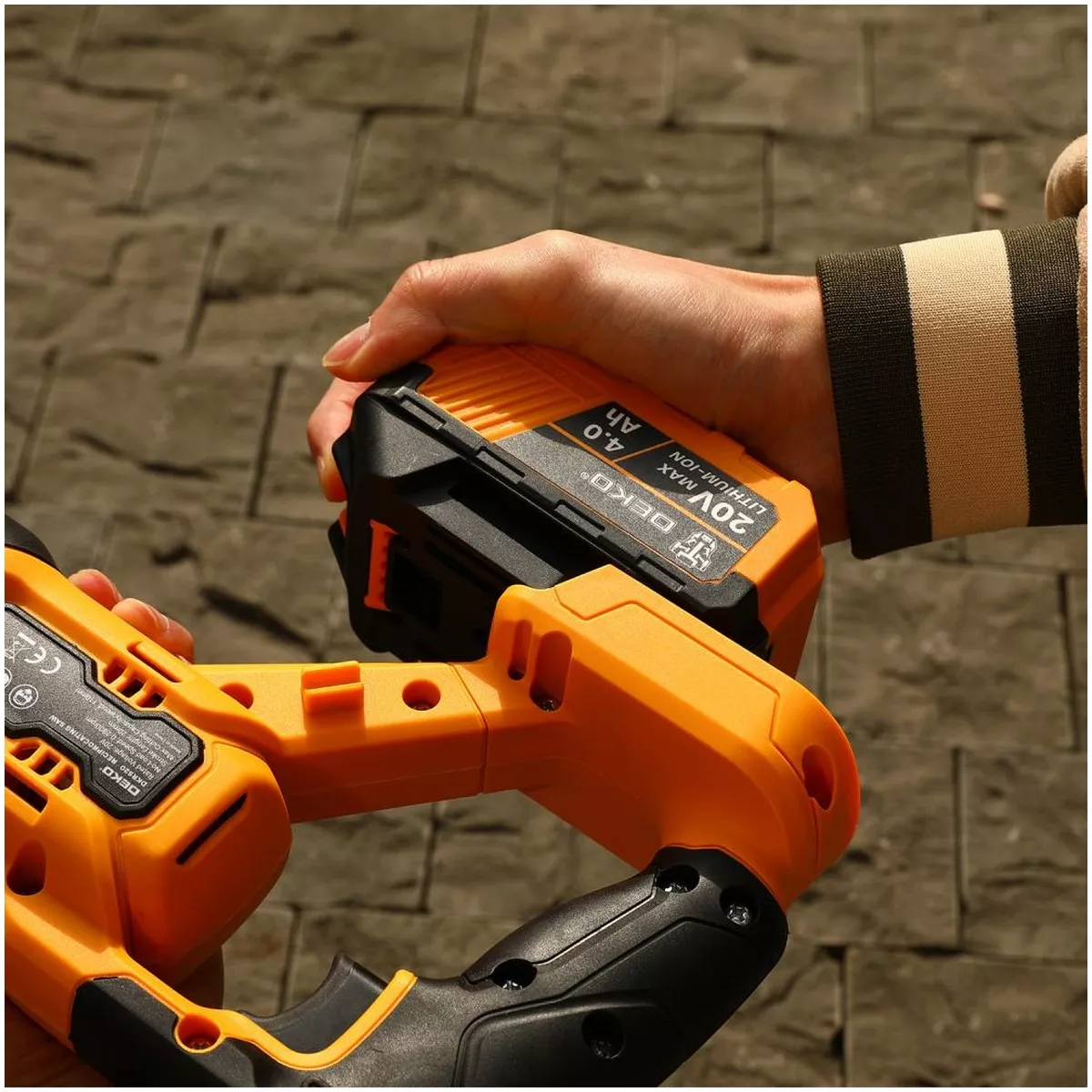 Пила сабельная аккумуляторная DEKO DKRS20 20 В 2x4.0 Ач 063-4204