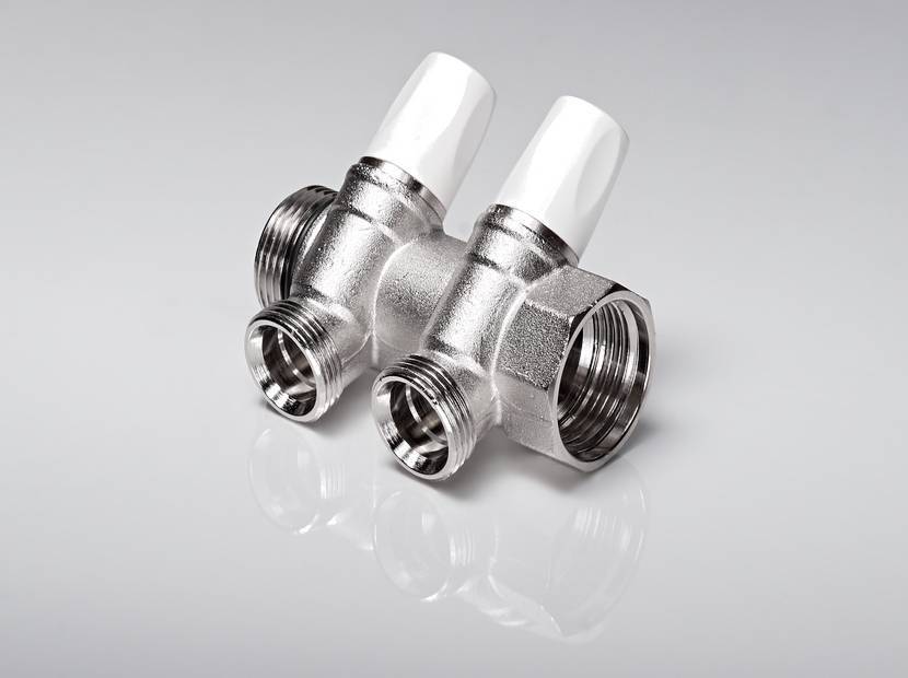 Коллектор латунный REHAU с регулирующими вентилями 1x3/4 2 выхода Евроконус 1248766