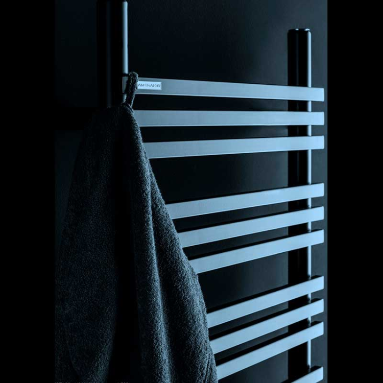 Полотенцесушитель электрический Antrax Rabbit E H20 435x1052 мм со штекером Schuko черный матовый ECRBH20043105BNEOP