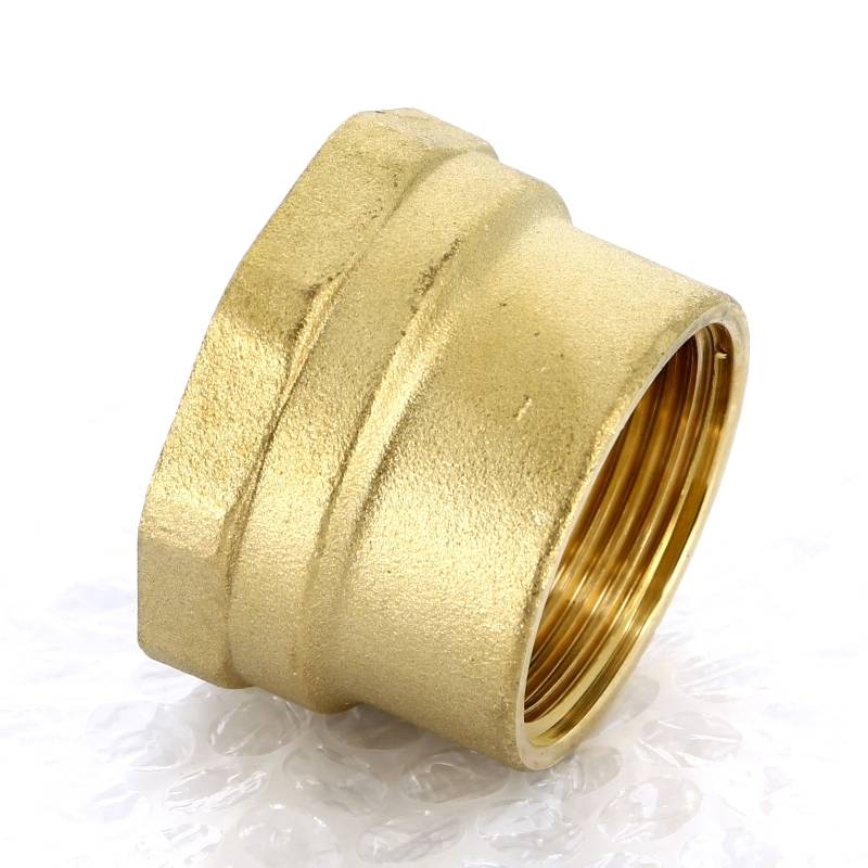 Муфта латунная Uni-Fitt 1 1/2 x 1 1/4 дюйма ВР-ВР 602G6500