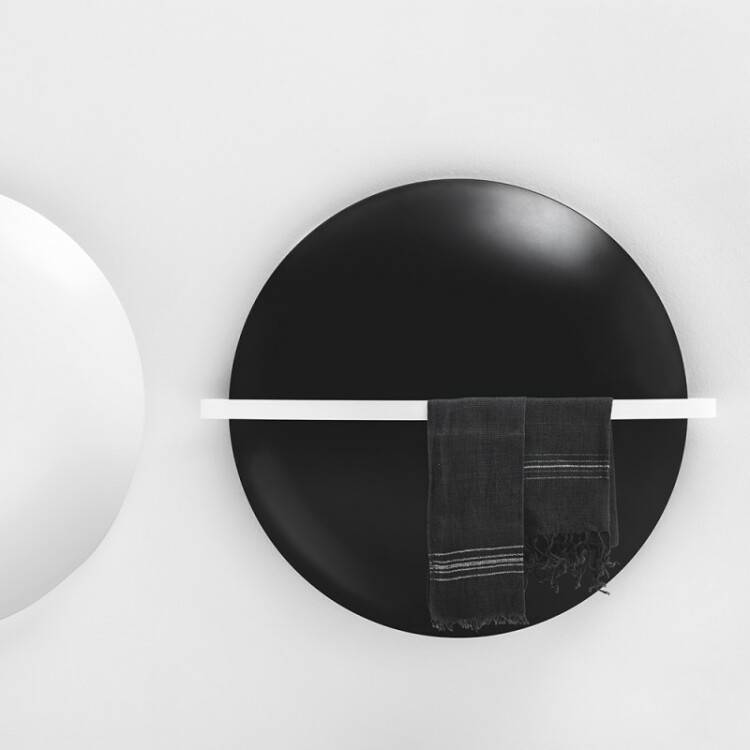 Полотенцесушитель электрический Antrax IT Saturn & Moon 730x730 мм черный матовый ECESM073001TNEOP