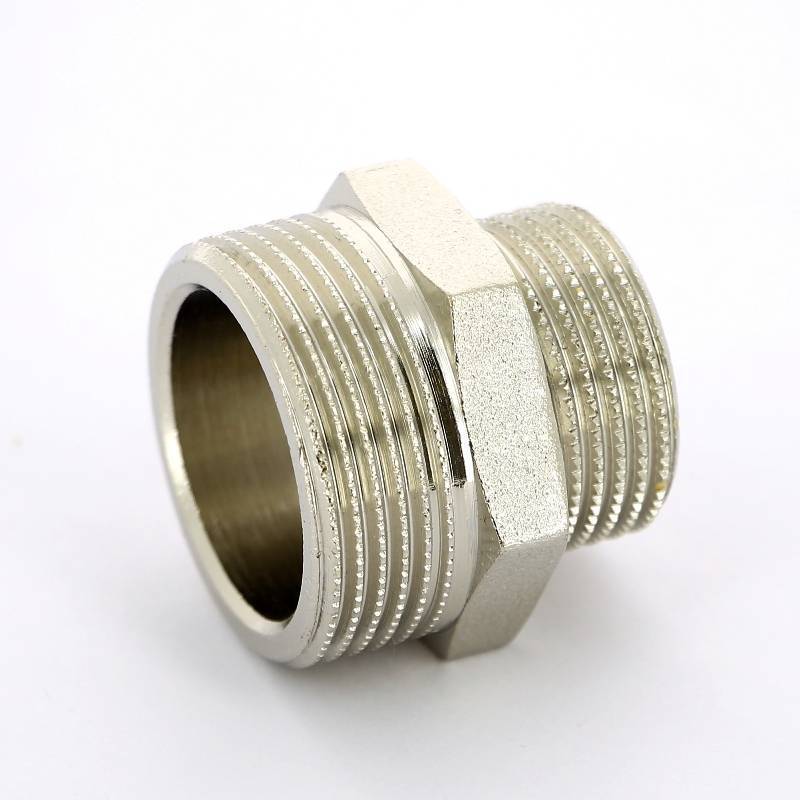 Ниппель резьбовой переходной Tiemme 1 1/4 x 1 НН никелированный 1500318