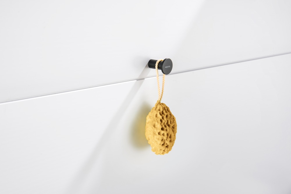 Крючок для ванной Aquatek Lira матовый черный AQ4401MB