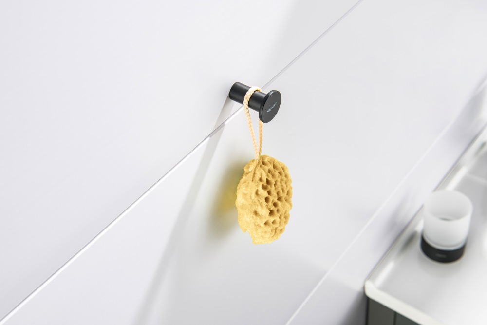 Крючок для ванной Aquatek Lira матовый черный AQ4401MB