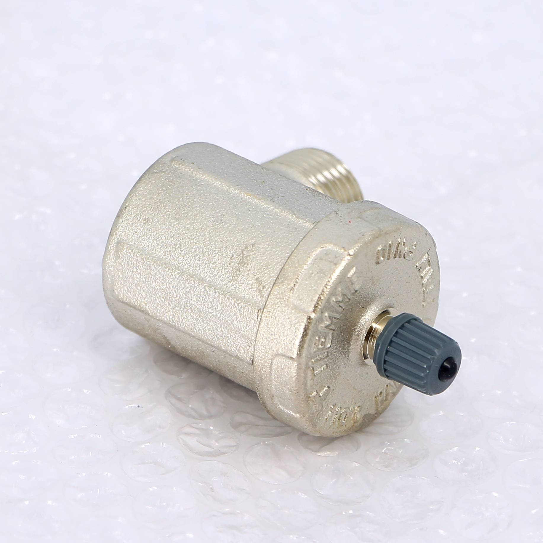 Воздухоотводчик автоматический угловой TIEMME 1/2 никелированный 1980003