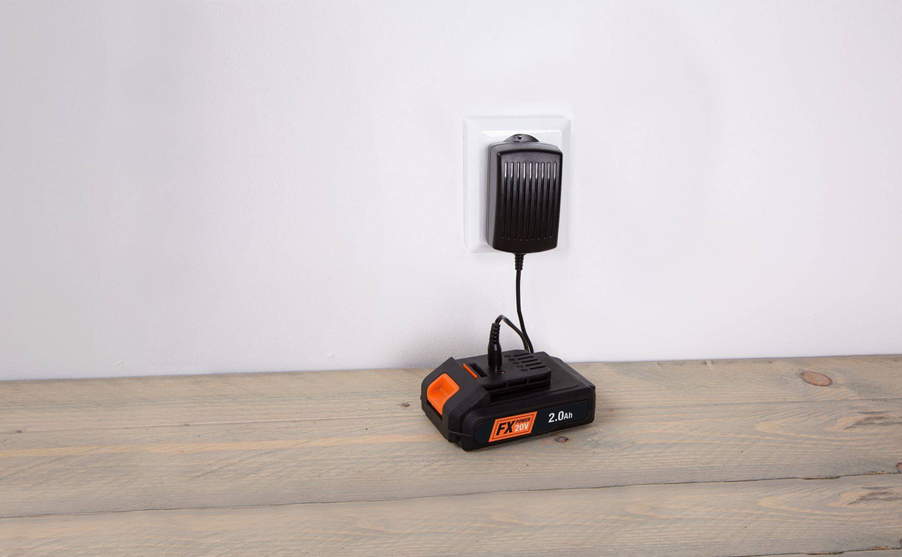 Зарядное устройство Ferm CDA