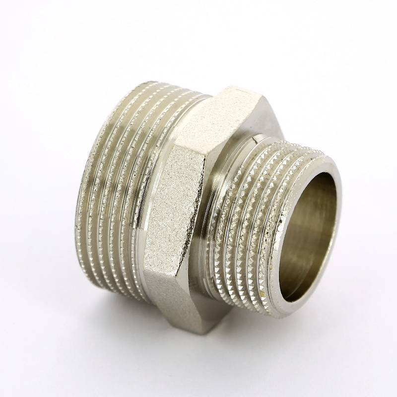 Ниппель резьбовой переходной Tiemme 1 1/4 x 1 НН никелированный 1500318