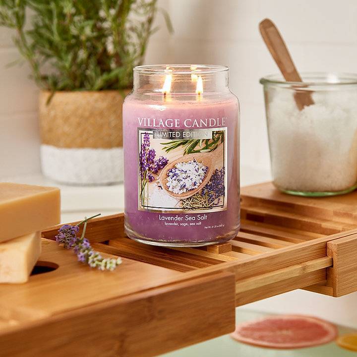 Ароматическая свеча Village Candle Лаванда и Морская соль 602 г 10215