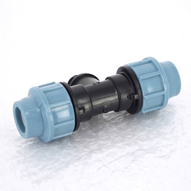 Тройник компрессионный Unidelta для труб ПНД 20х1/2 НР 1010020002