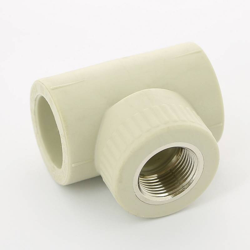 Тройник полипропиленовый Heisskraft 32х3/4 ВР 3183225