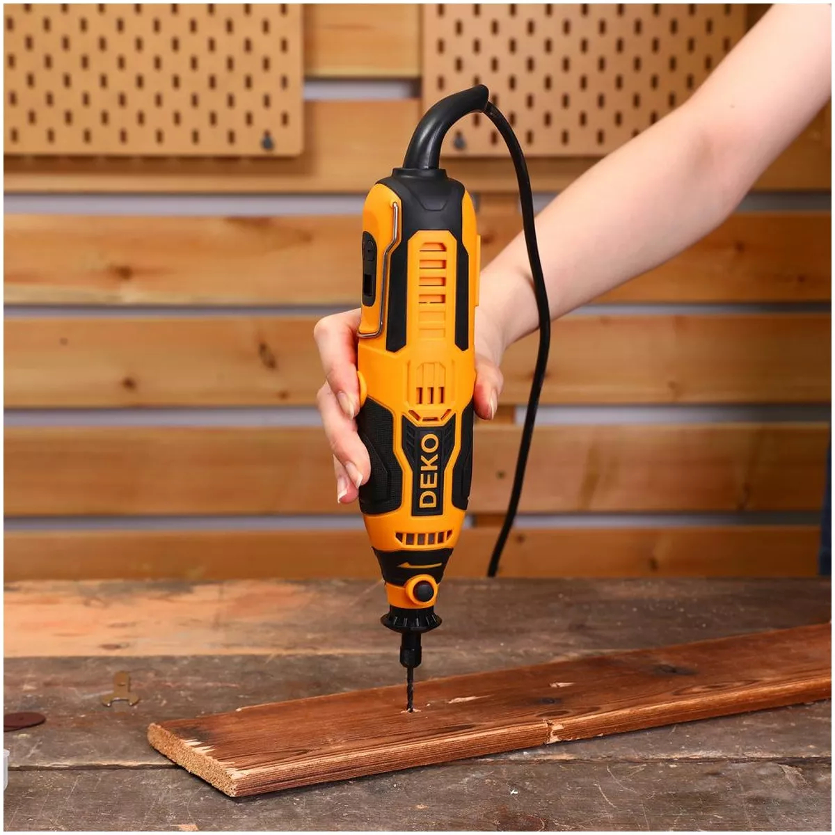 Гравер электрический DEKO DKRT350E-LCD 350 Вт кейс 43 аксессуара 063-4116