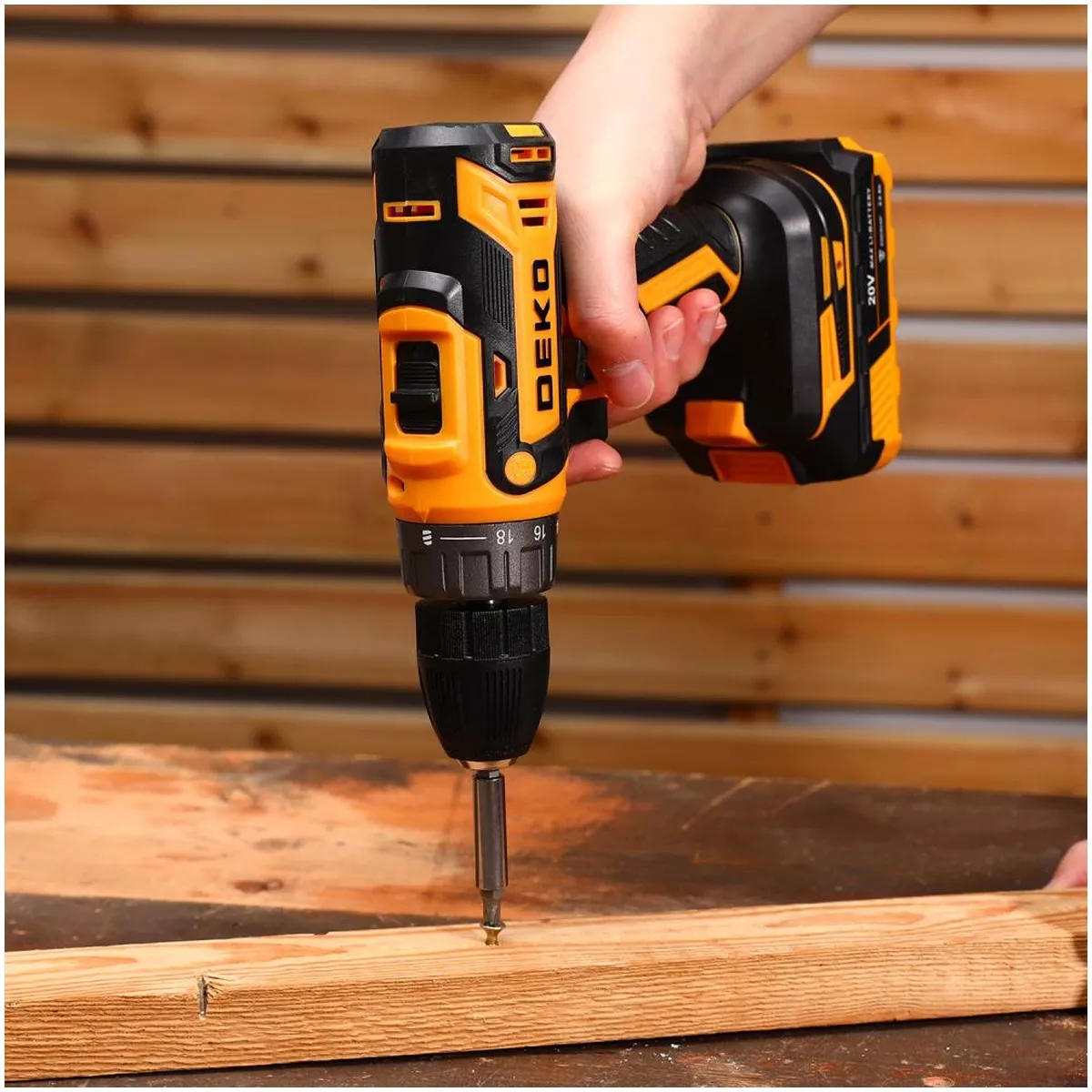 Дрель-шуруповерт аккумуляторная DEKO DKCD20FU-Li 20 В 2x3.0 Ач кейс + набор 63 шт DKCD20FU-Li