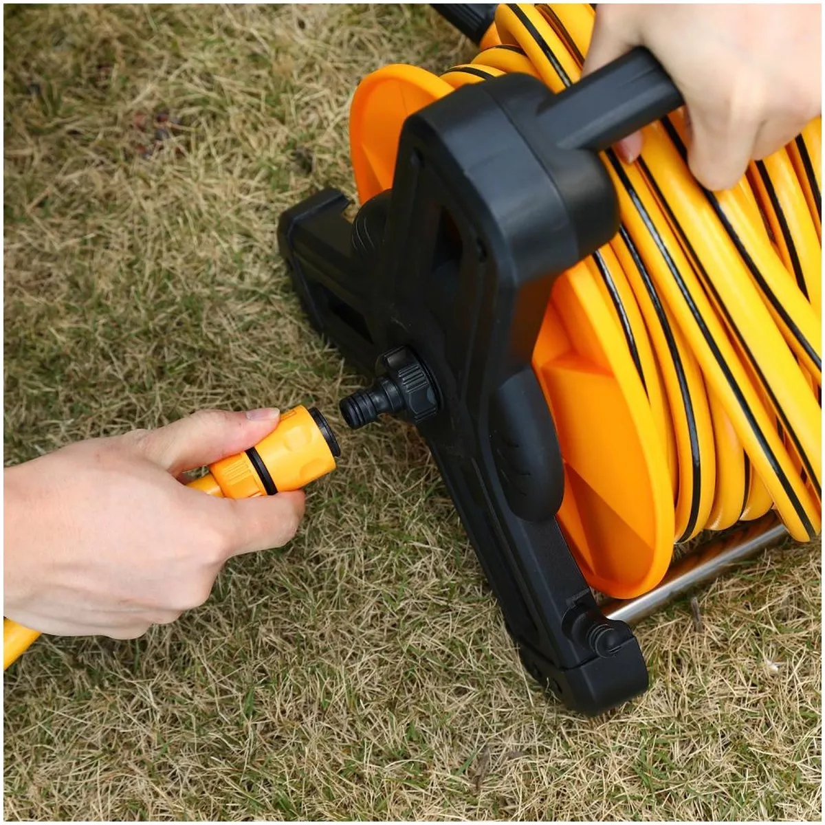 Набор для полива DEKO DKI15 шланг 1/2 15+2 м с катушкой и насадками 9 предметов 065-0930