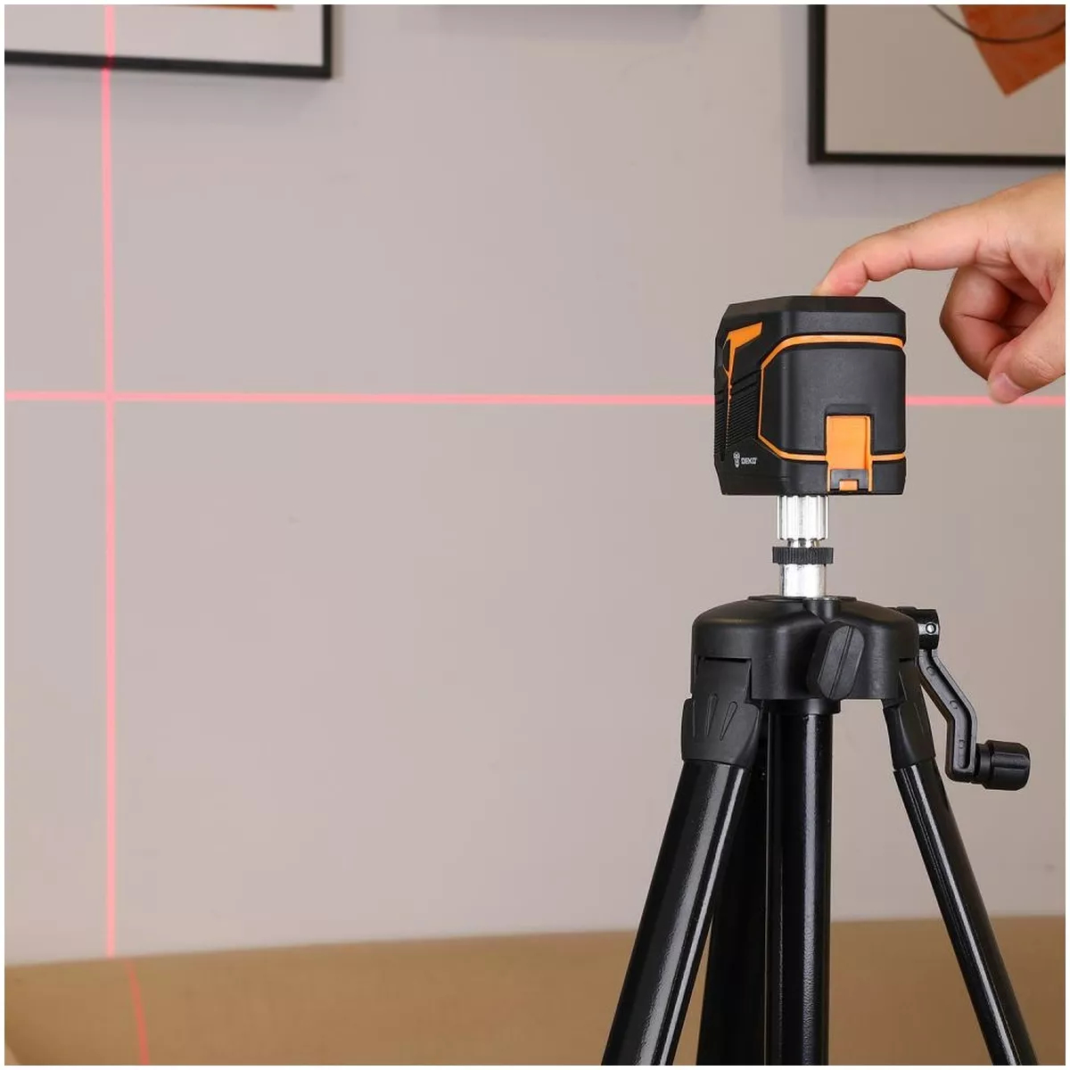 Лазерный уровень DEKO DKLL11 PREMIUM 2 линии красный луч кейс штатив 1 м 065-0205