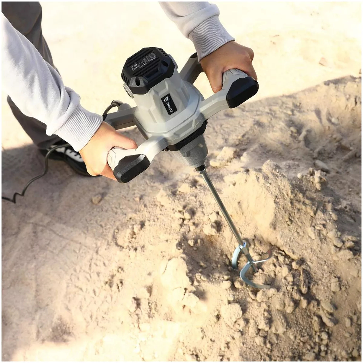 Миксер строительный DEKO DKM1800W 1800 Вт двухскоростной 063-4162