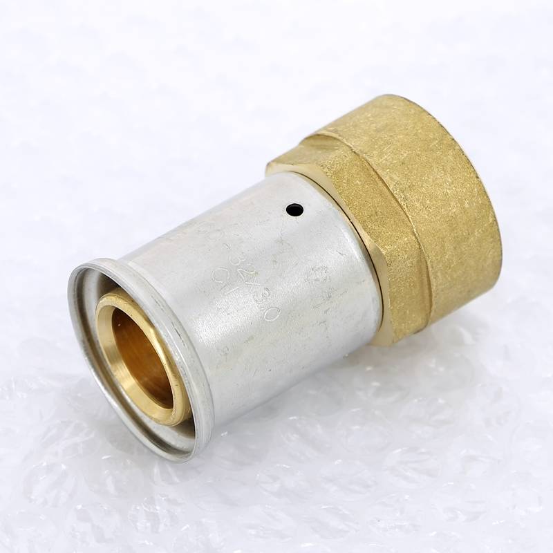 Муфта пресс Henco с внутренней резьбой 32x1 18P-3206