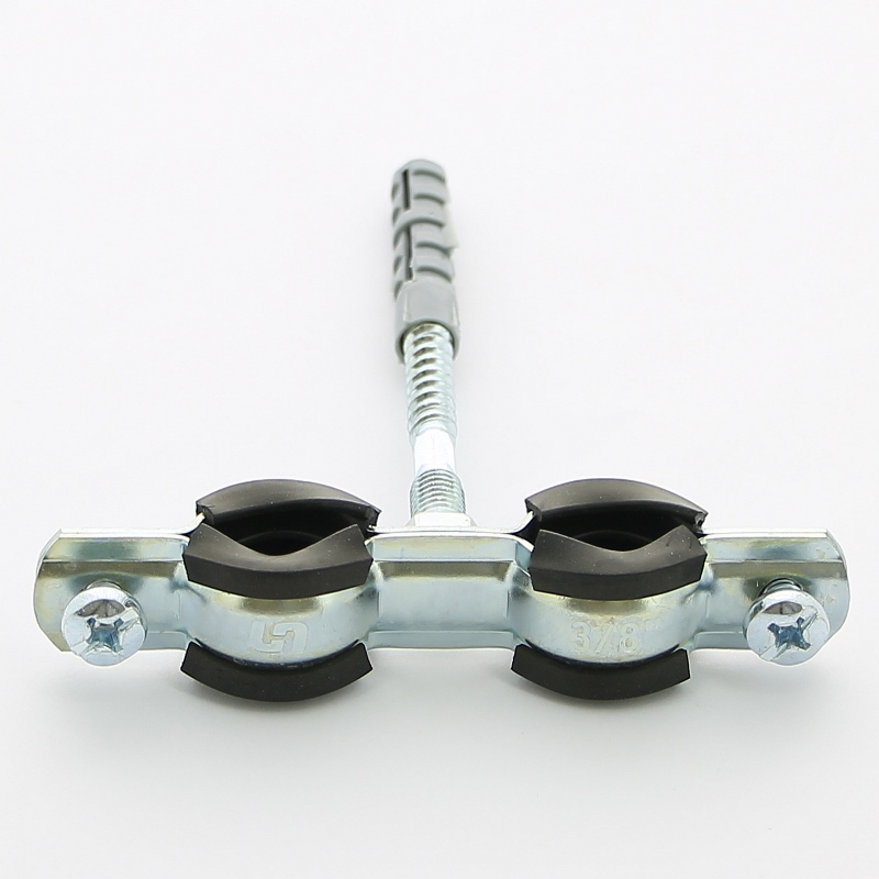 Хомут двойной 3/8 (15-19 мм) с резиновым уплотнителем, шпилькой и дюбелем