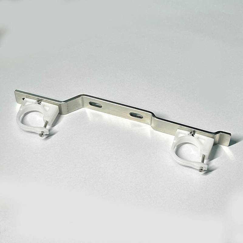 Кронштейн двойной Luxor 1 для коллекторов 460D4218