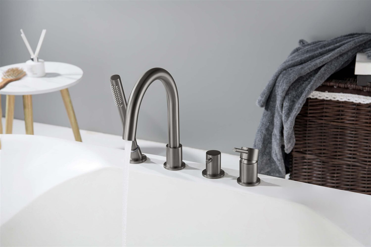 Смеситель на борт ванны Aquanet Европа на 4 отверстия оружейная сталь AQ1348BGM