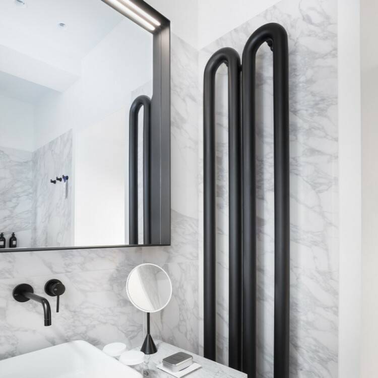 Полотенцесушитель электрический Antrax IT Tubone 210x1700 мм черный матовый ECTNVS170001TNEOP