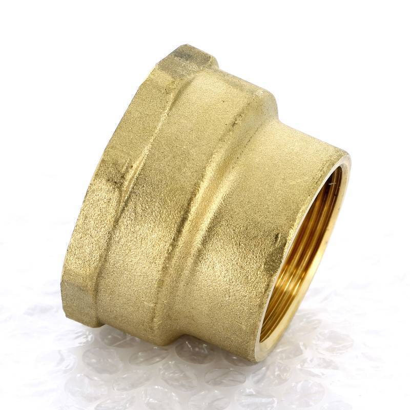 Муфта латунная Uni-Fitt 2 x 1 1/4 дюйма ВР-ВР 602G7500