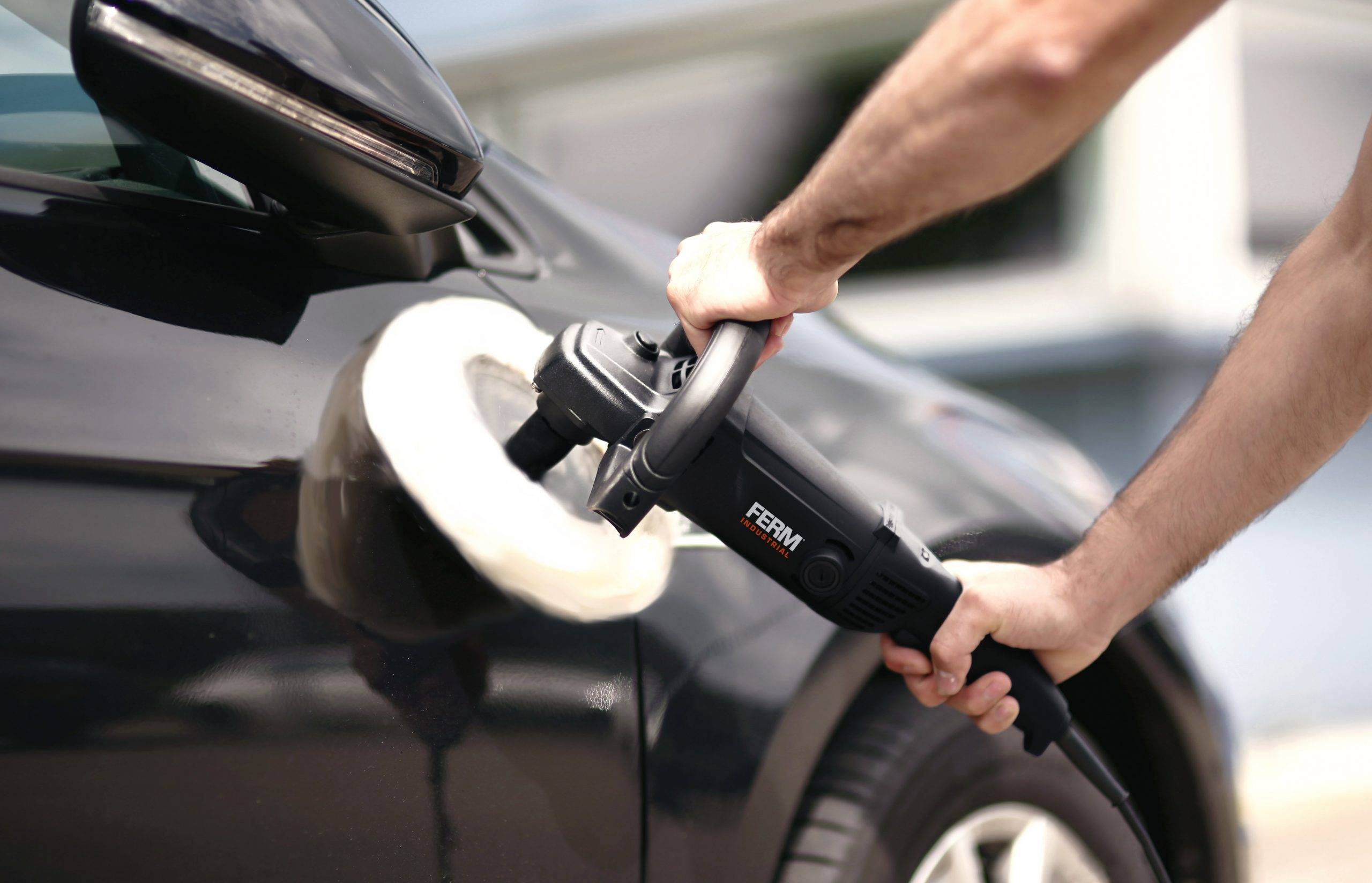 Полировальная машина Ferm AGMP Вт 180 мм AGMP