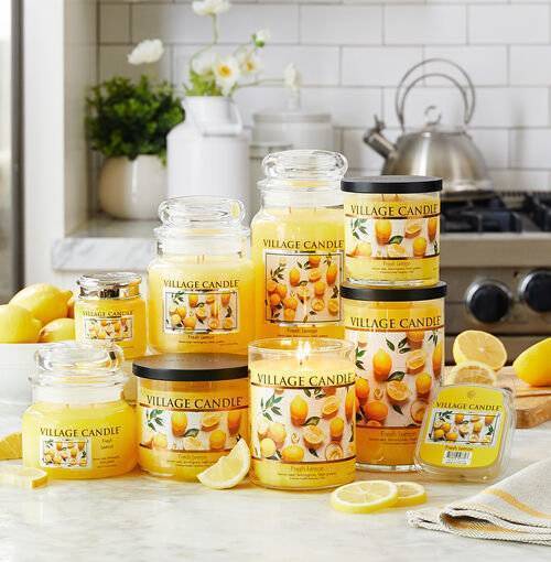 Ароматическая свеча Village Candle Лимонный фреш 213 г 10106